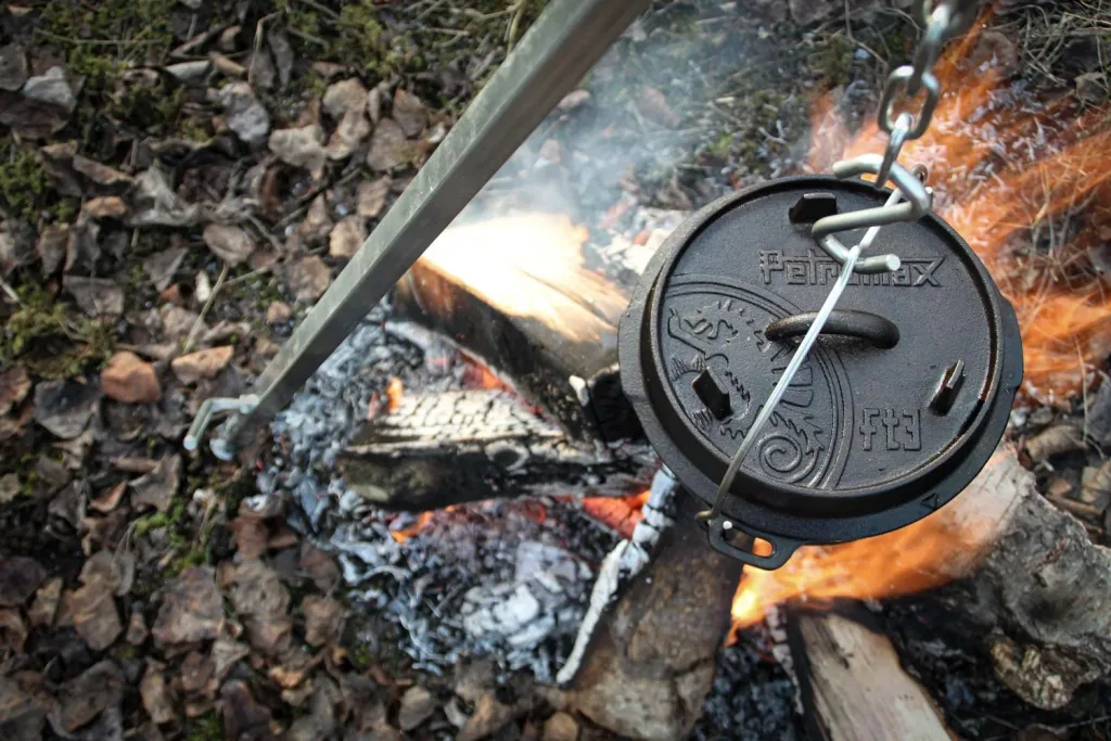 Dutch oven (3 qt) flat bottom (without feet)