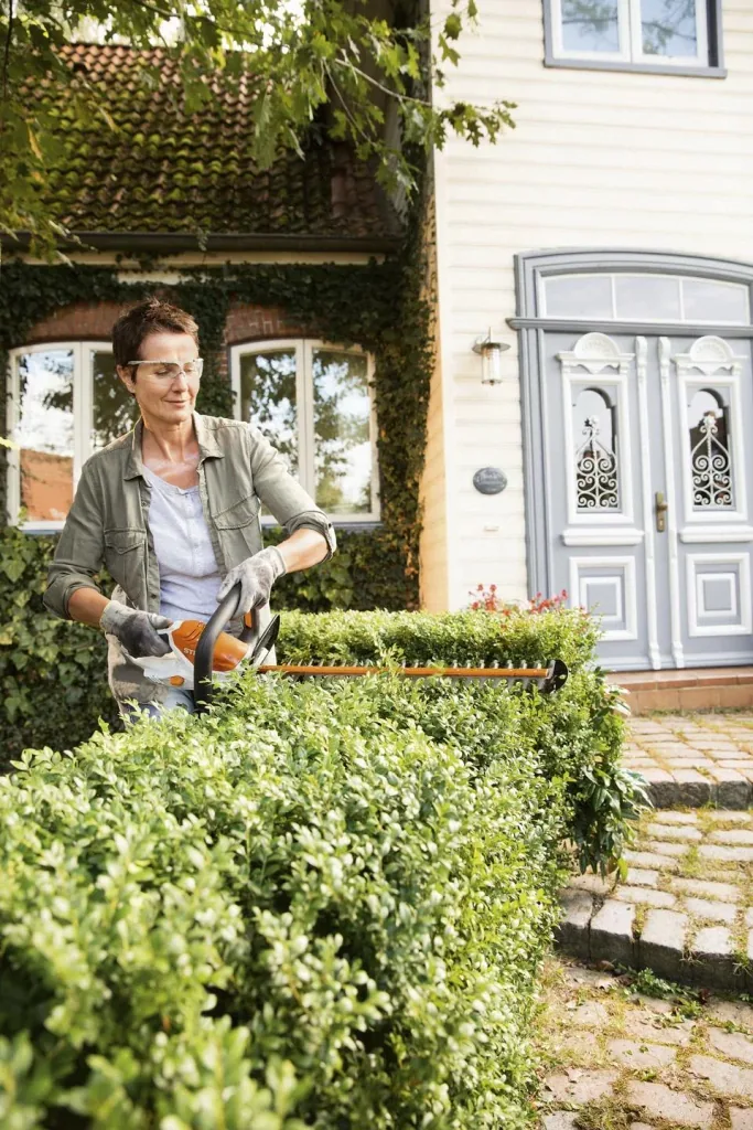 Cordless hedge trimmer HSA 45 with integrated battery, cutting length 50cm