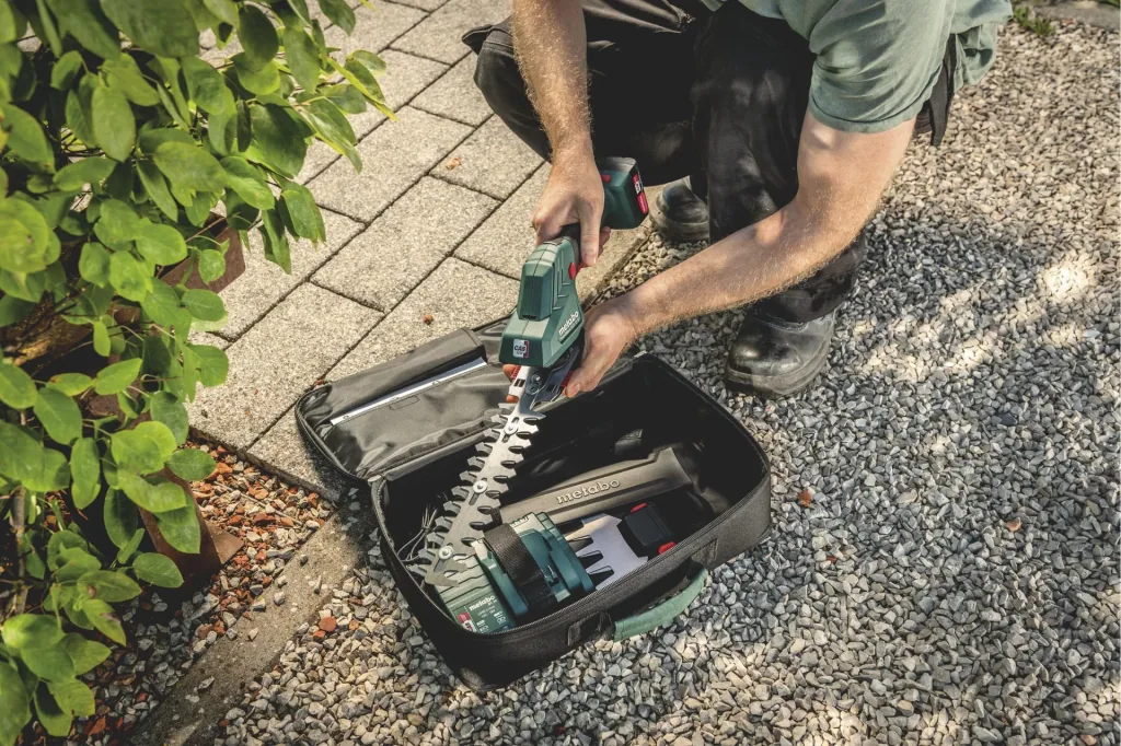 Cordless shrub and grass shears PowerMaxx SGS 12 Q including 1x 2.0 Ah, SC 30
