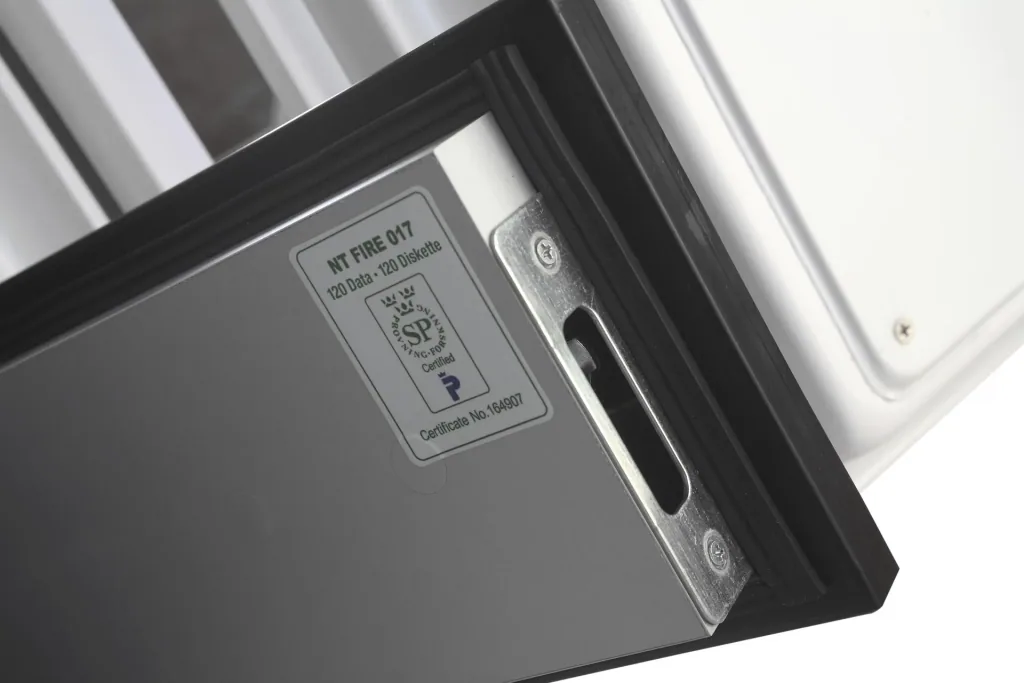 Data protection safe Datacombi size 4 with key lock