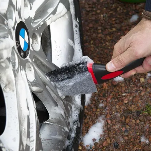 Rim and tire cleaning set