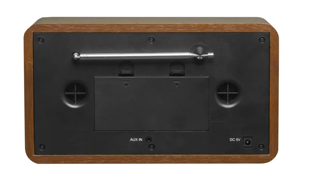 DAB+ radio with alarm function in an attractive wooden case