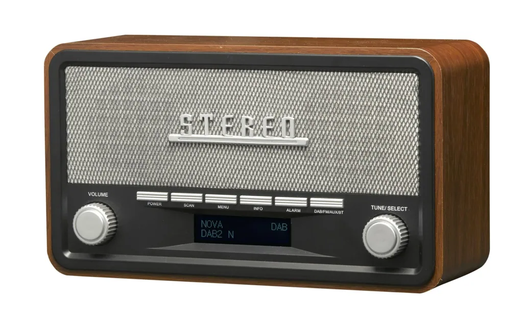 DAB+ radio with alarm function in an attractive wooden case