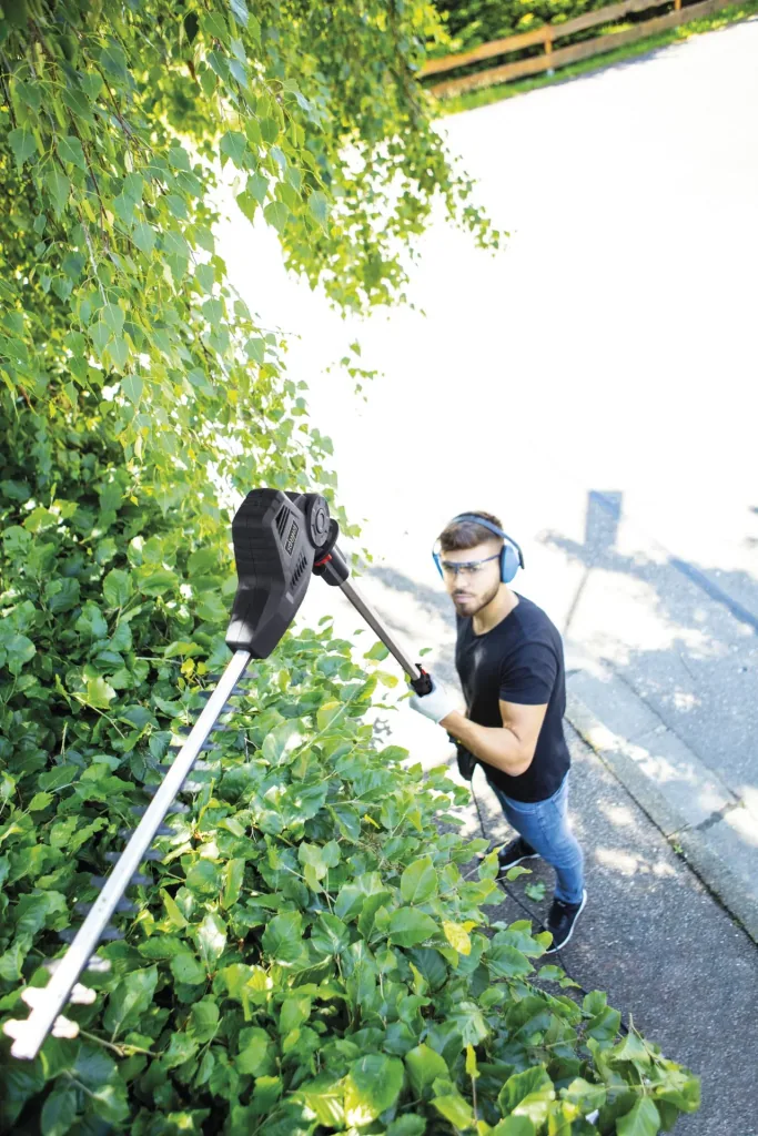 2-in-1 electric hedge trimmer, with telescopic extension, 710 watts, "TPX710 ProCut"