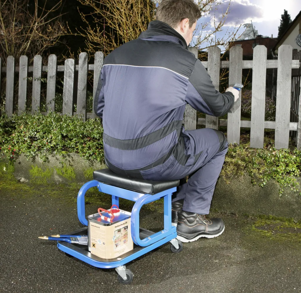 Rolling seat with drawer