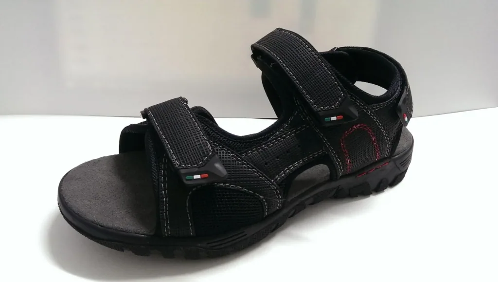 Trekking sandals with 3 Velcro fasteners, color black, size 42