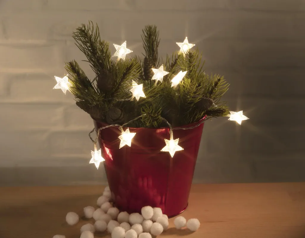 Star light chain with 10 warm white LEDs