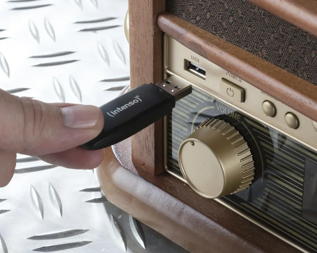 Retro record player with USB, CD, radio, cassette and speakers