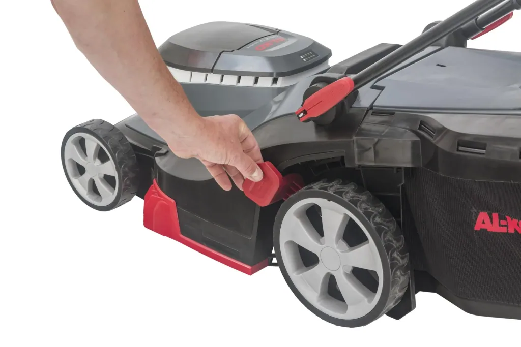 BOSCH HOME AND GARDEN COMPATIBLE Cordless Lawnmower 38.2 Li Comfort - Incl. Mulching wedge