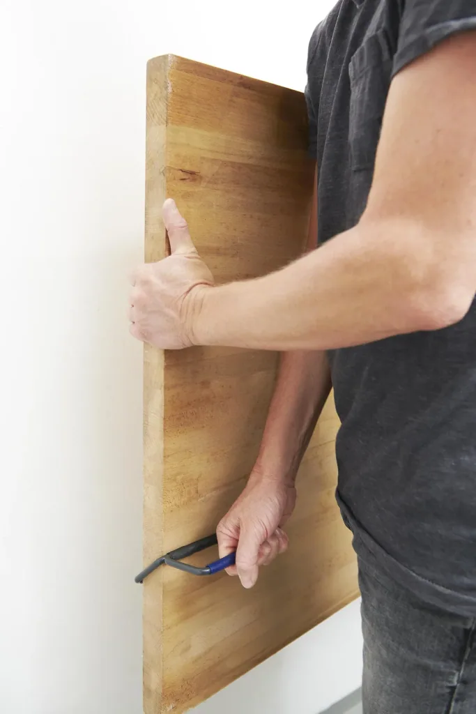 Universal lifting handle for doors, panels and other flat objects