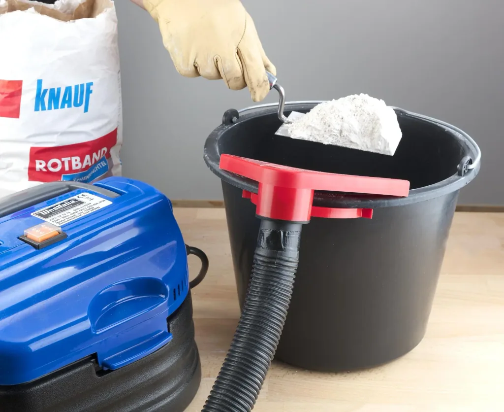 Dust cover with rubber seal for construction bucket