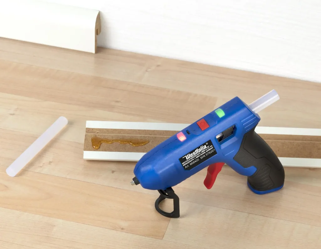 Hot glue gun 4 volts