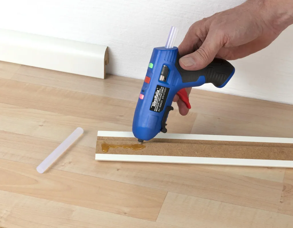 Hot glue gun 4 volts