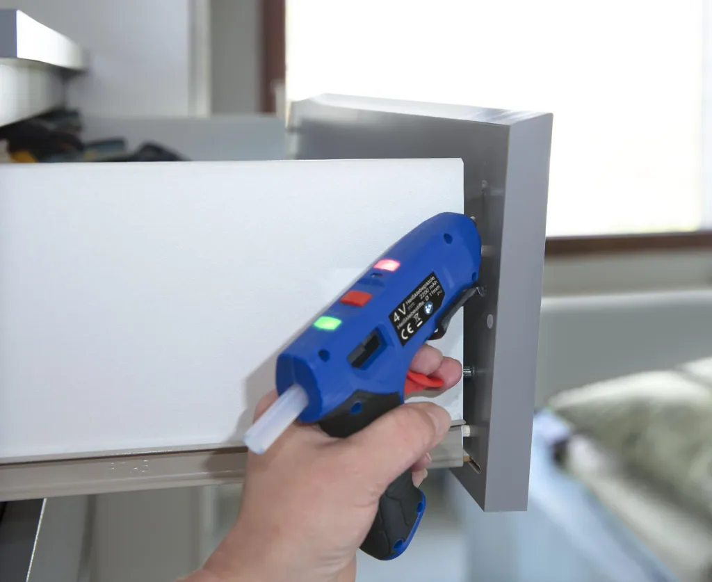 Hot glue gun 4 volts