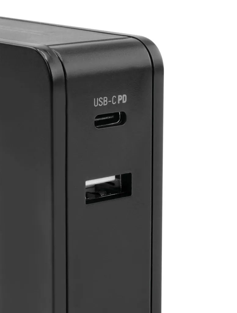 USB charger USB-A and USB-C with 45 watts