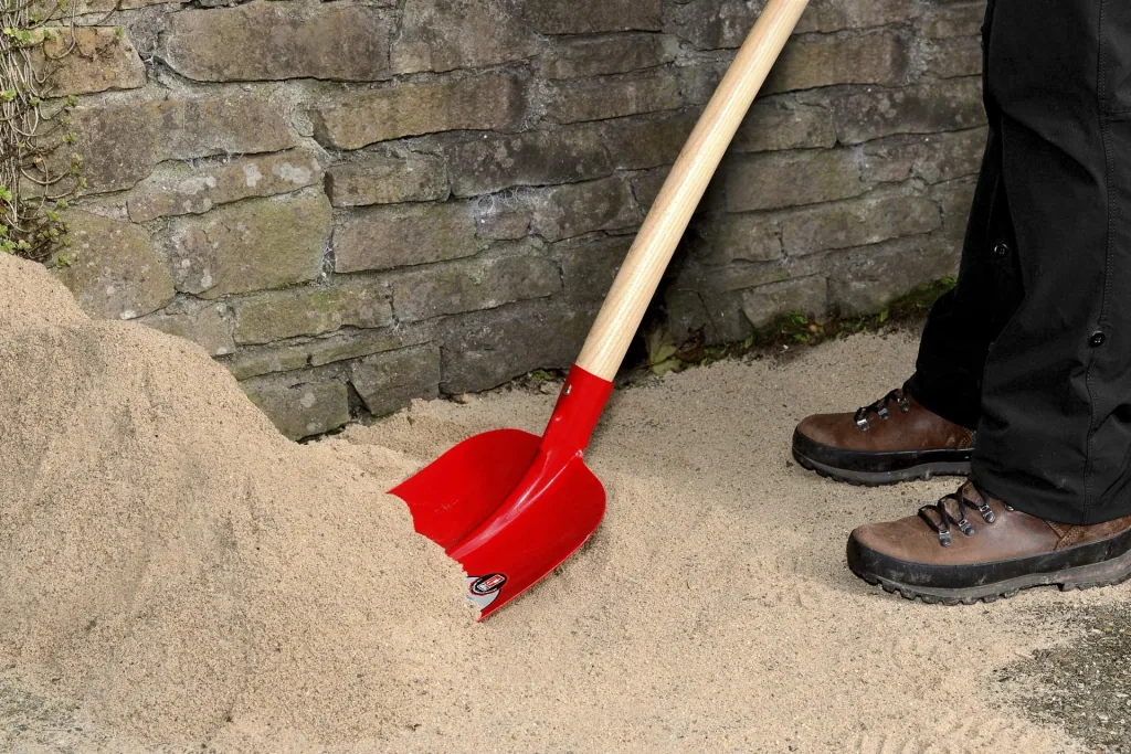 RUHR-BRILLANT, Holstein sand shovel, size 2, 3/4 raised, hardened, red powder-coated, long ash handle 130 cm