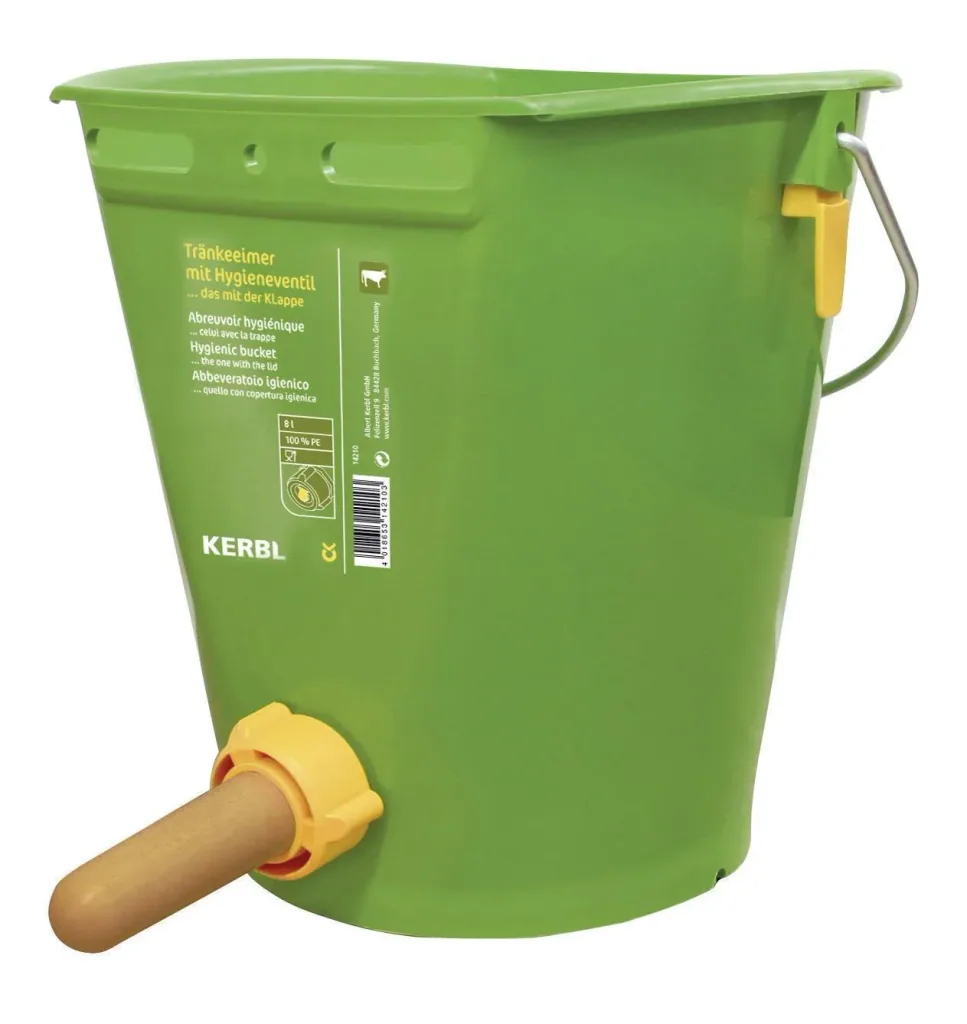 Hygiene drinking bucket with folding valve for calves