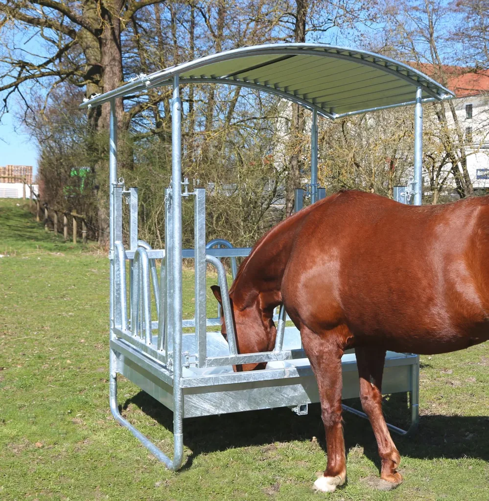 Square hay rack with palisade grid - 8 feeding places