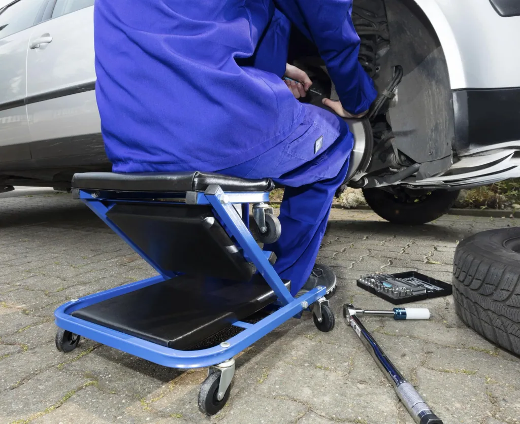 Assembly stool and rolling board 2 in 1