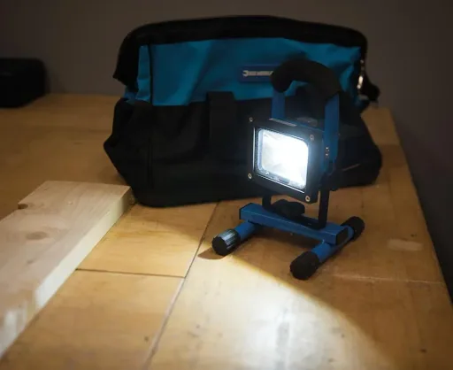 Rechargeable LED work light with USB port 10 W