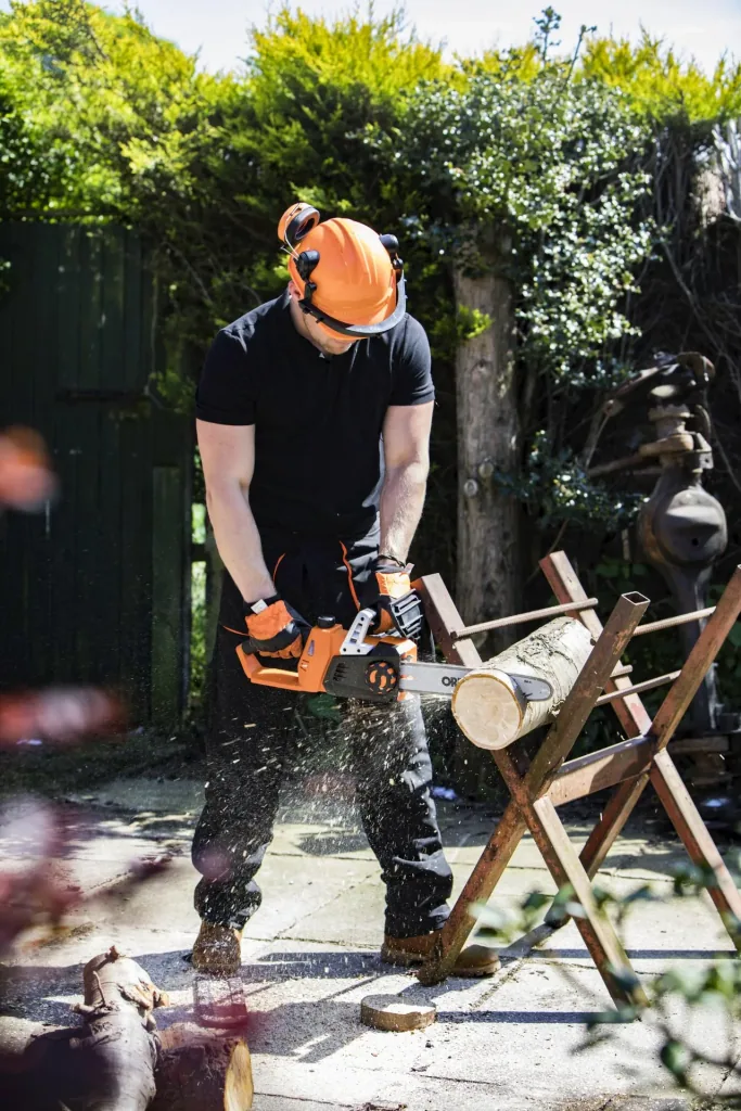 LS C35 - 2x 20 V chainsaw - incl. batteries and charger