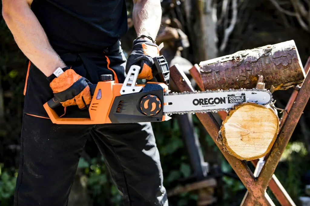 LS C35 - 2x 20 V chainsaw - incl. batteries and charger