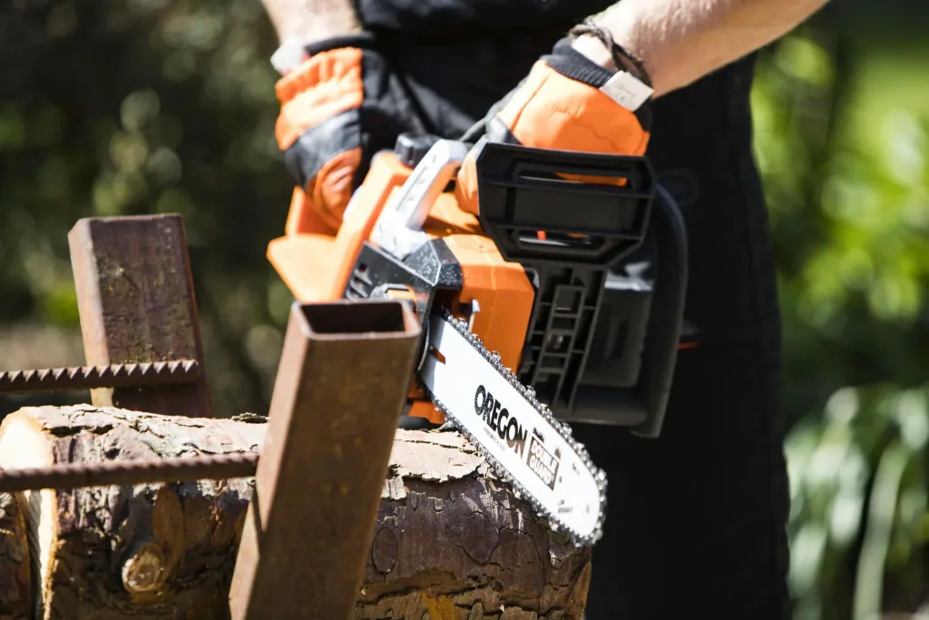 LS C35 - 2x 20 V chainsaw - incl. batteries and charger