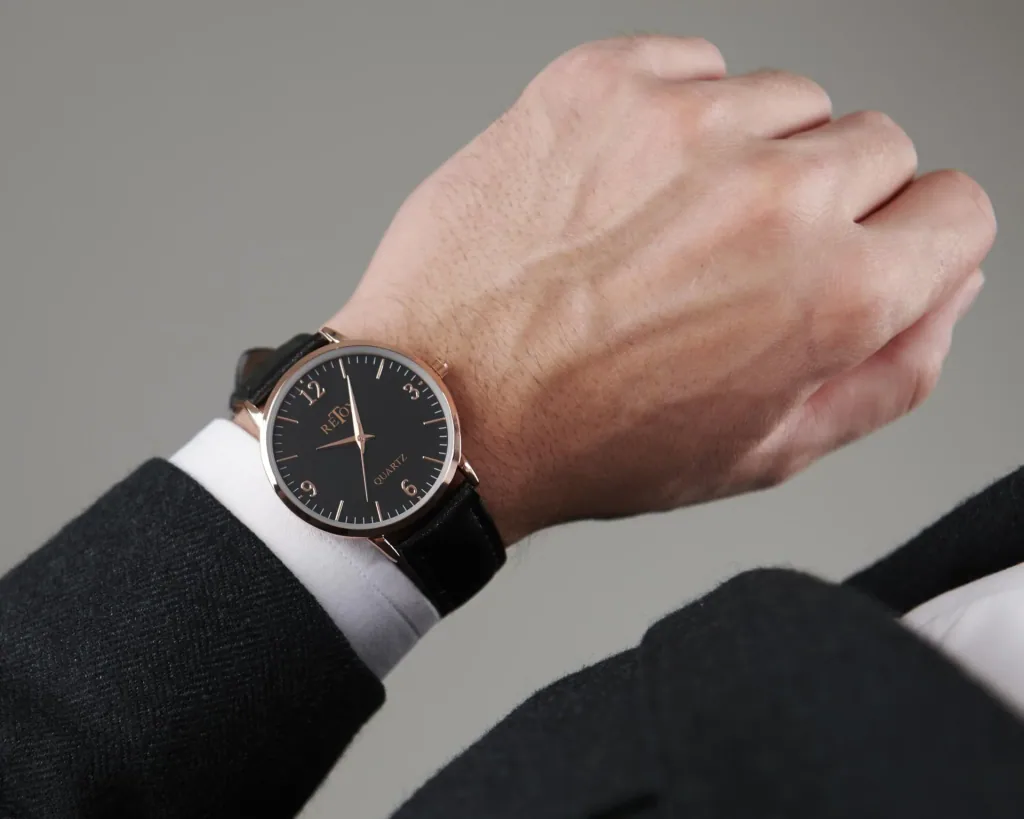 Elegant men's and women's watch set in rose gold look with genuine leather strap