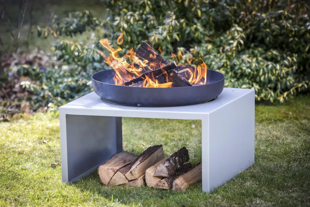 Modern fire bowl with grill grate