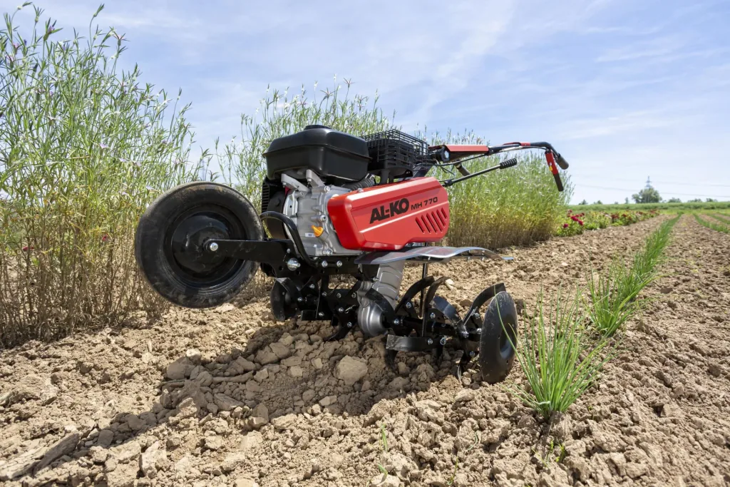 Gasoline-powered motor hoe MH 770 Comfort