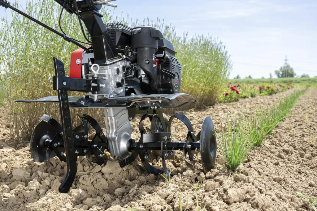 Gasoline-powered motor hoe MH 770 Comfort