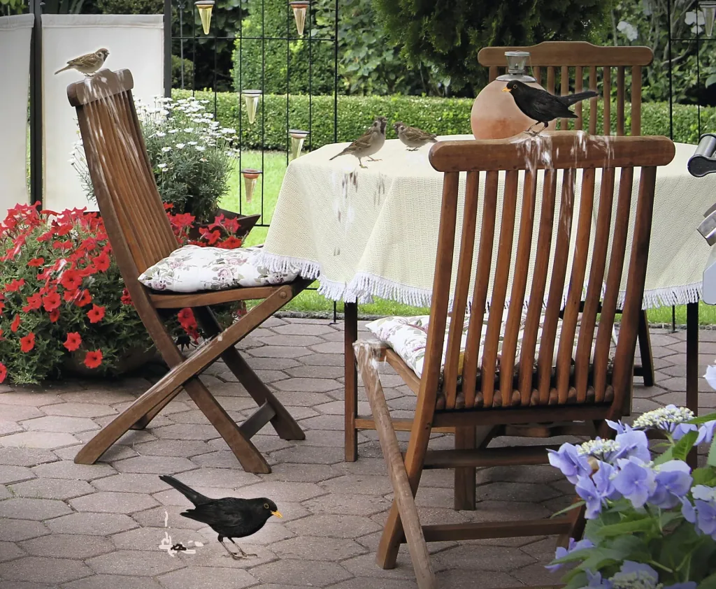 Solar bird repellent