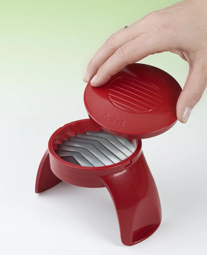 Tomato and mozzarella cutter, red