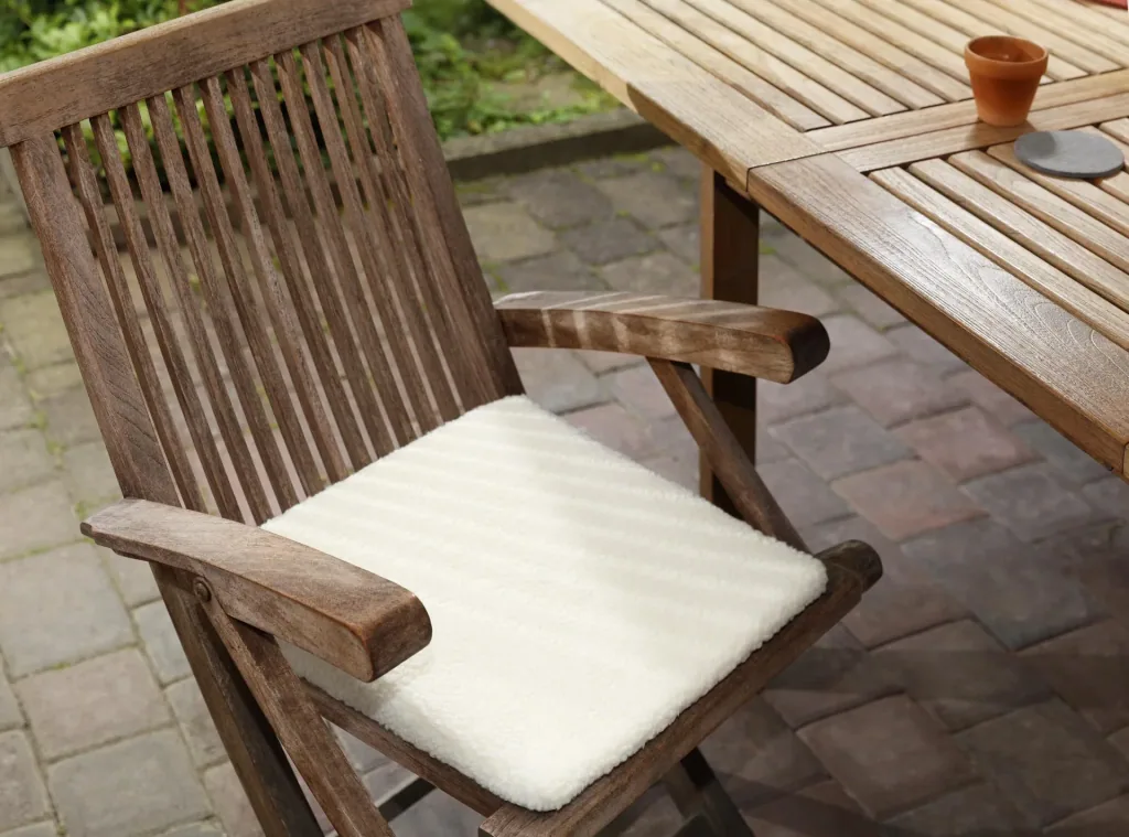 Seat wedge cushion in lambskin look
