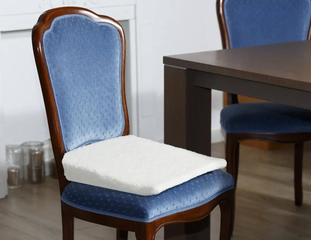 Seat wedge cushion in lambskin look