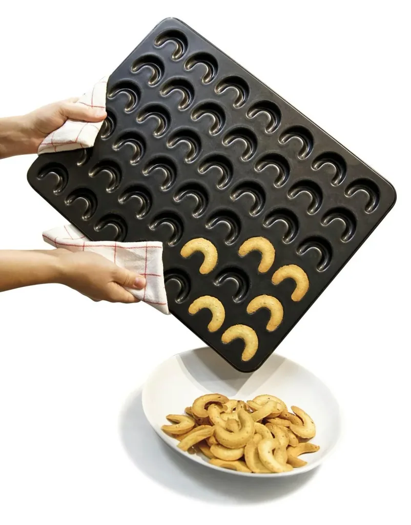 Vanilla crescent baking tray 42 x 32 x 2 cm, with dough card