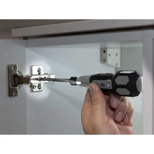 COMPACT HANDLE 3.6V LI-ION SCREWDRIVER WITH LED LAMP AND USB CHARGING CABLE