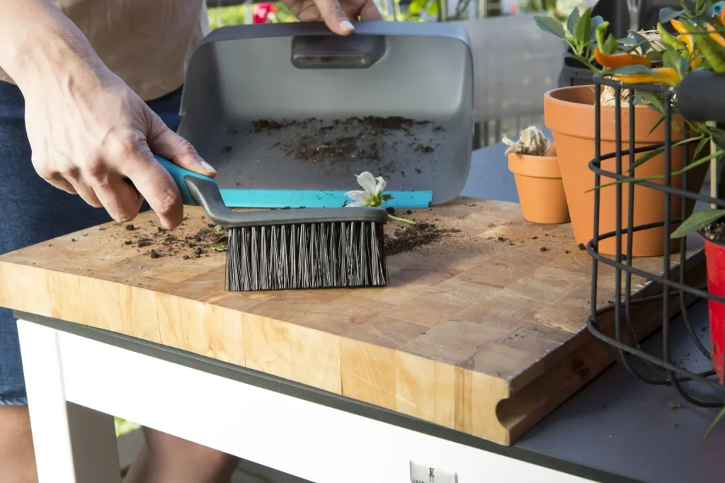 Balcony box for balcony and terrace gardeners