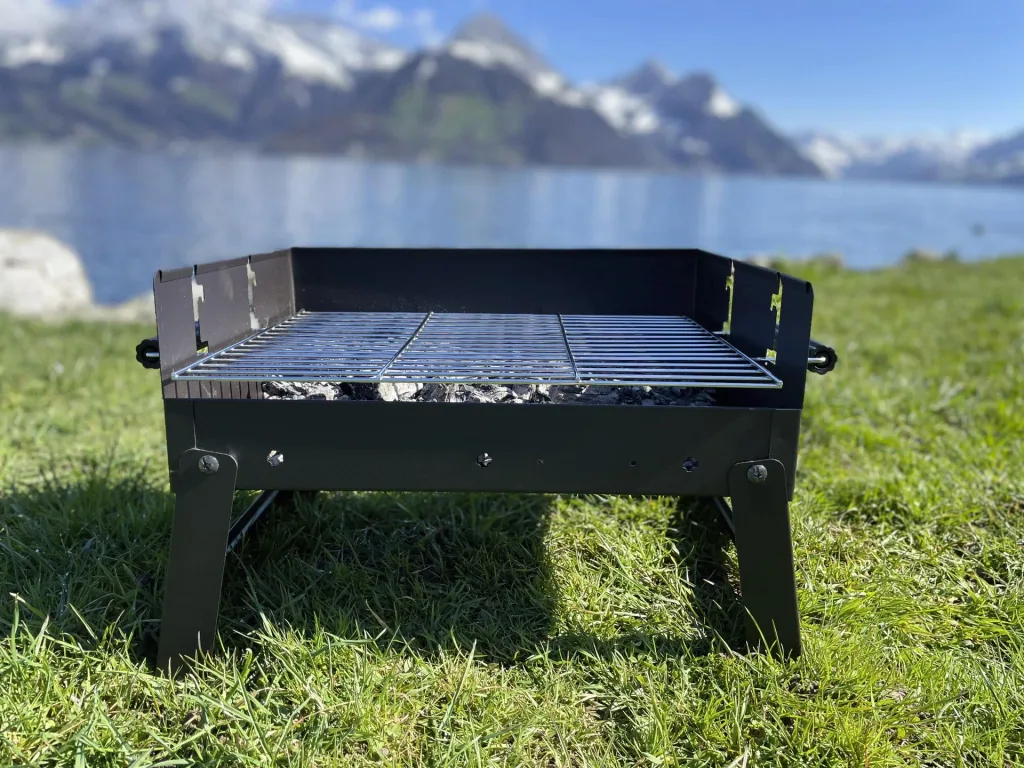 Portable charcoal grill CARVAO