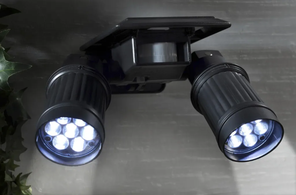 Double solar spotlight with motion detector
