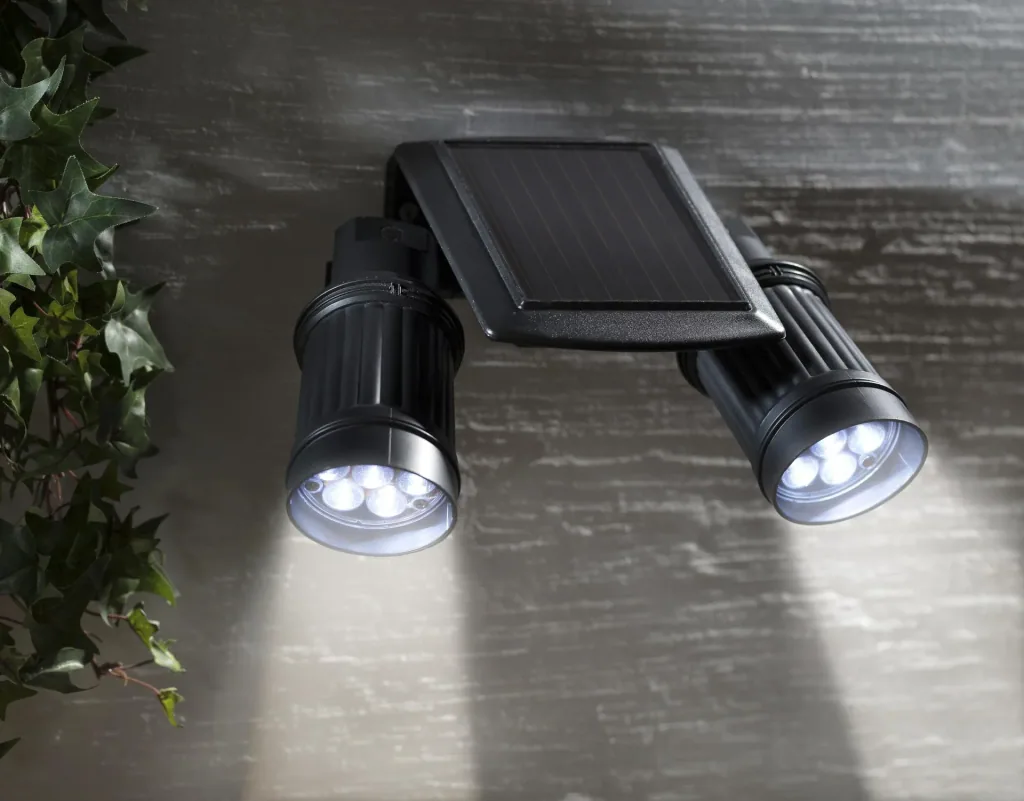 Double solar spotlight with motion detector