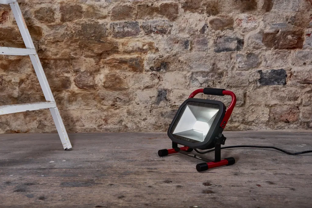 Flat LED construction spotlight with 38 watts