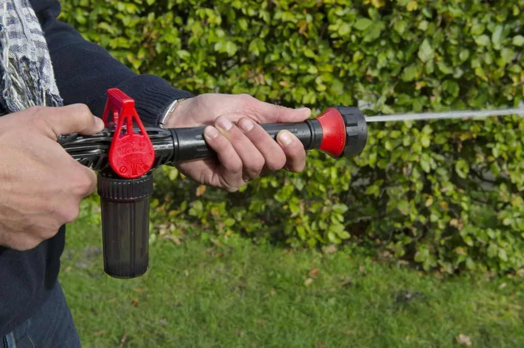 High-performance washing gun "F1 AQUABLASTER" + 1 x shine shampoo