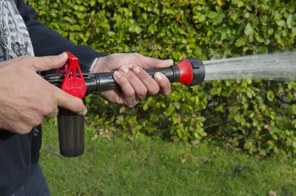 High-performance washing gun "F1 AQUABLASTER" + 1 x shine shampoo