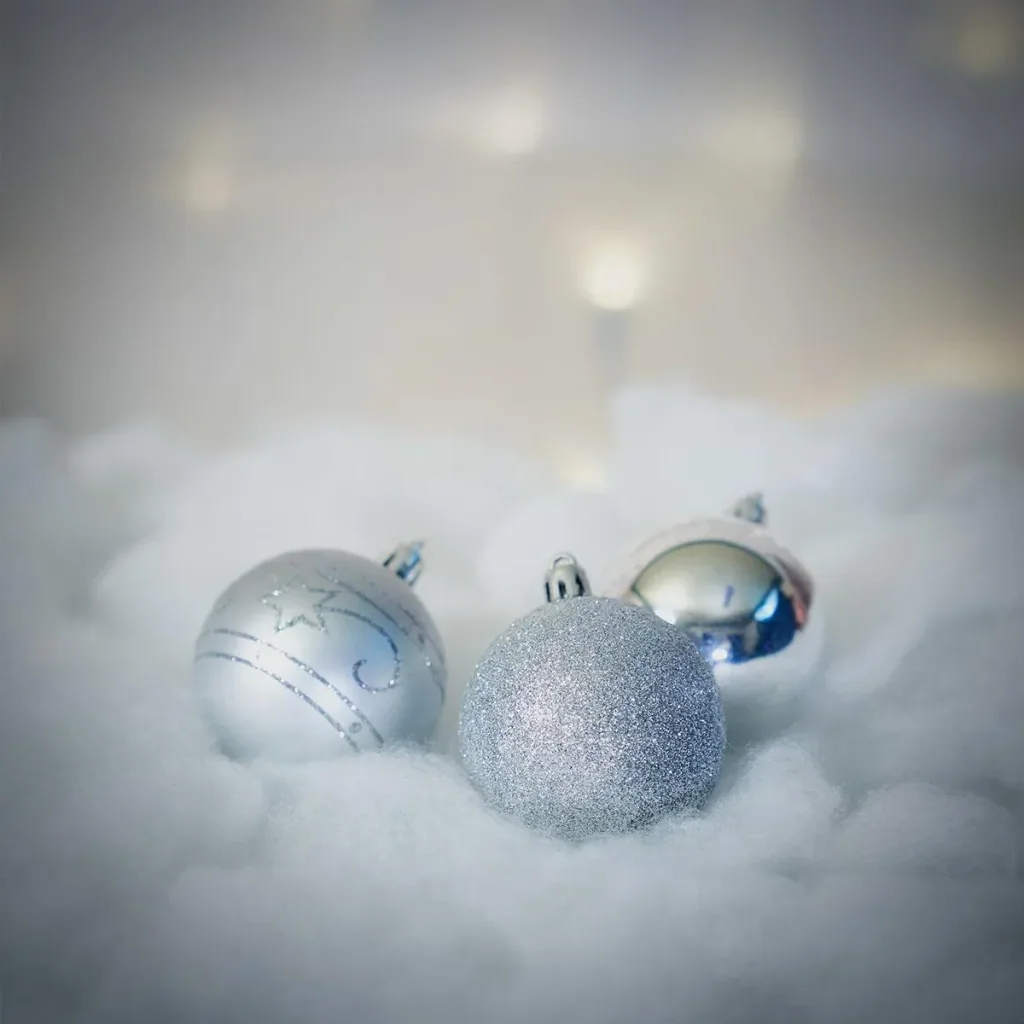 Christmas balls 24 pieces silver - diameter 6 cm