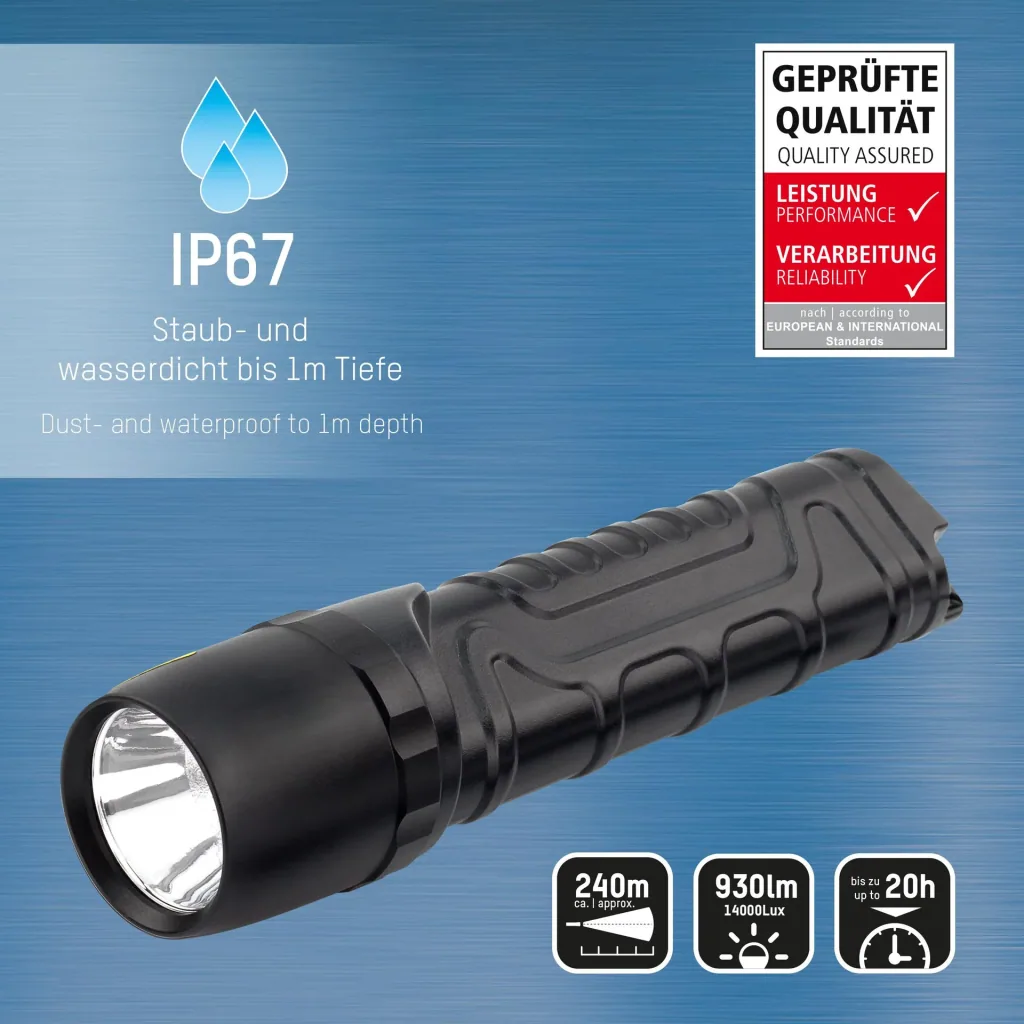 LED flashlight with 10 watts and 930 lumens IP54