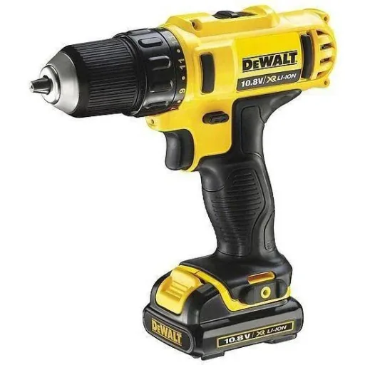 DCD710C2 cordless screwdriver with 2 batteries