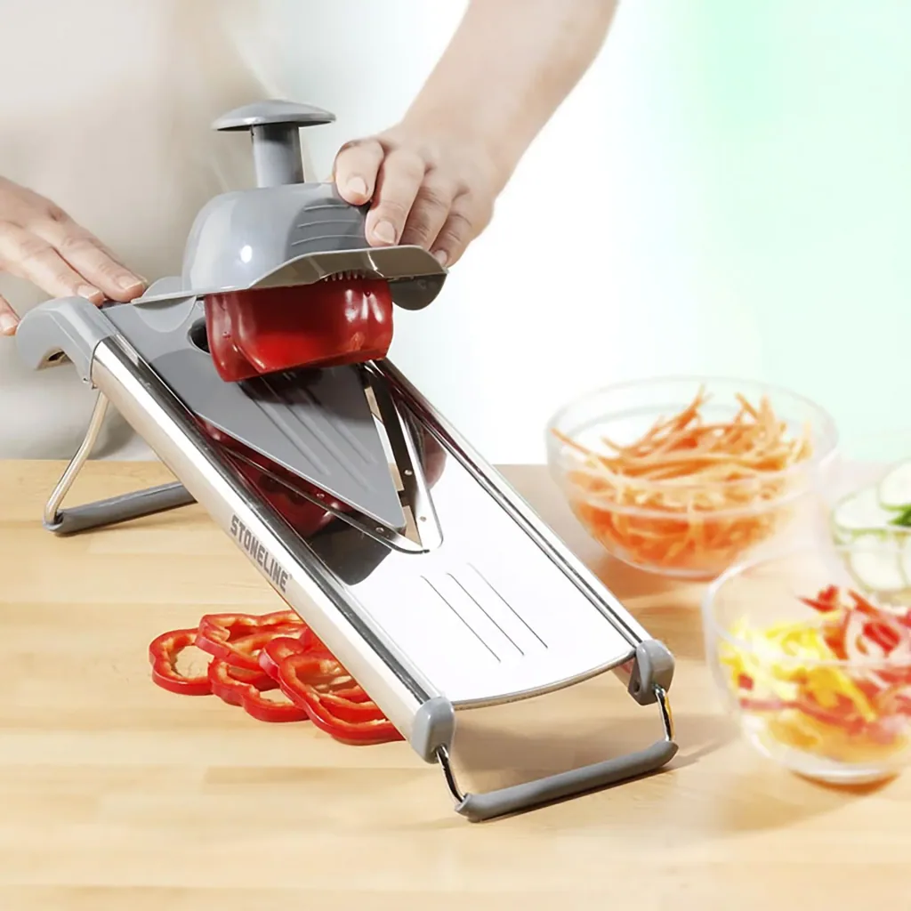 V-slicer - Vegetable slicer with stainless steel V-shaped blade, 5 cutting inserts, 9 pieces