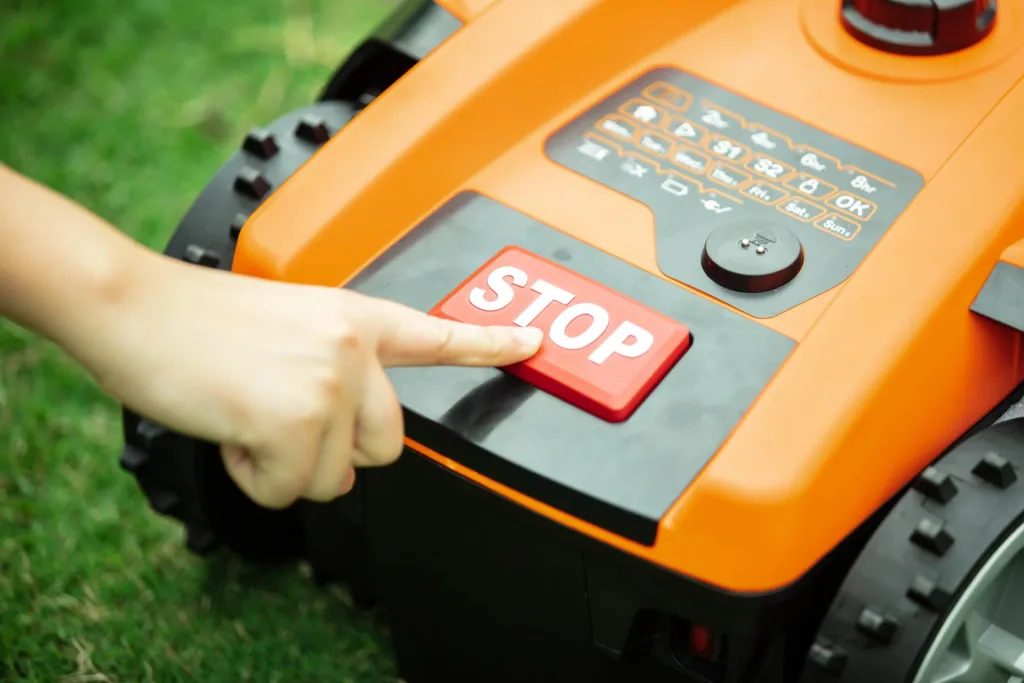 Robotic lawnmower Classic 600B - up to 600 m²