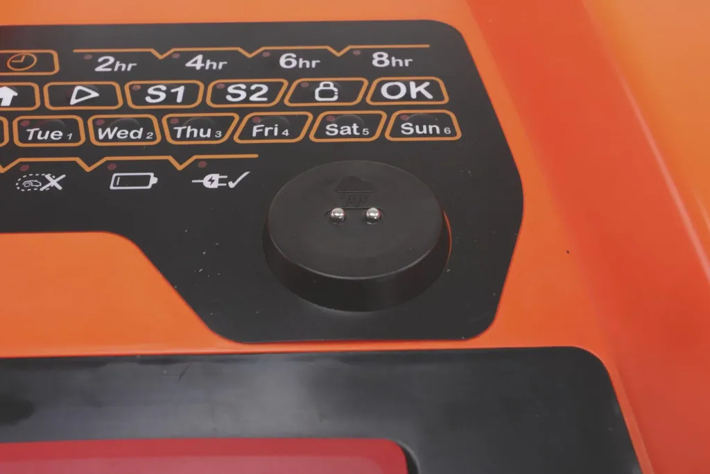 Robotic lawnmower Classic 600B - up to 600 m²